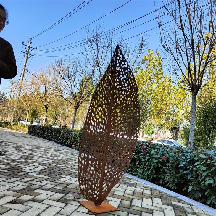 Outdoor Freestanding Sculpture suppliers